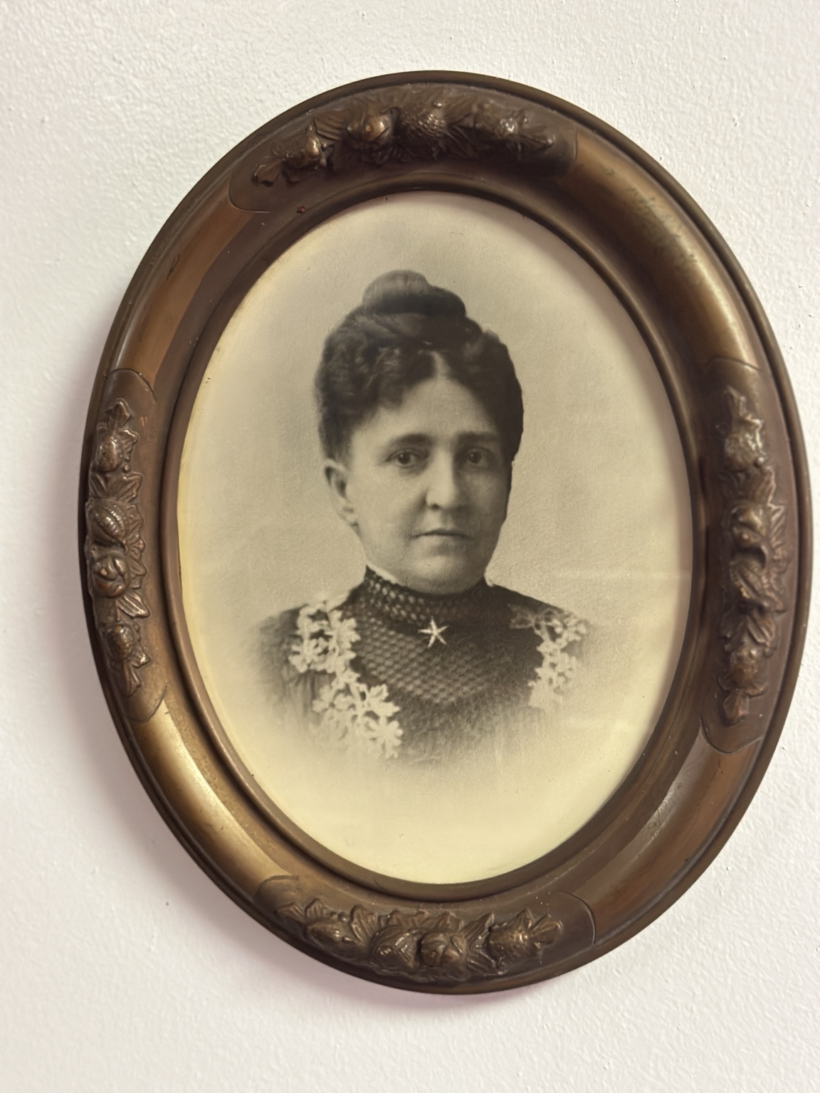 Source photograph of Elizabeth Kirk Grahn’s framed portrait